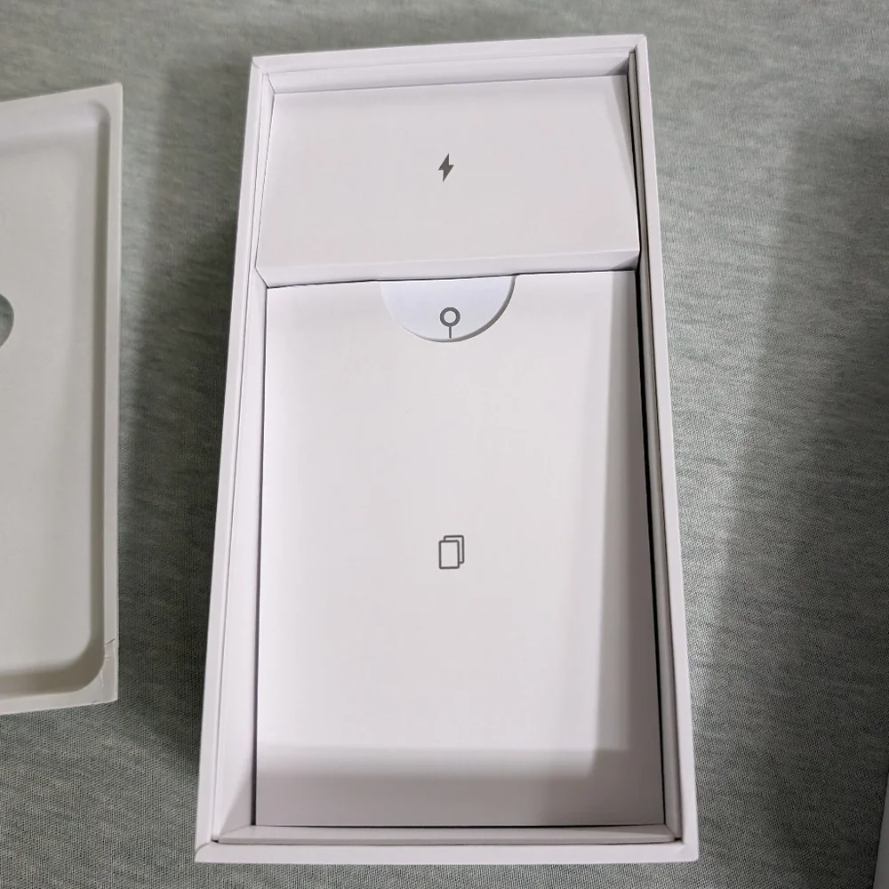 Google Pixel 3 XL BOX and accessories, NO PHONE included. Please see description